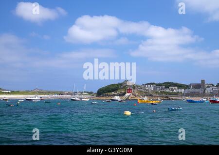 Rettungsstation und ankern Yachten vom St Mary's, Isles of Scilly, Cornwall, England, UK, GB Stockfoto