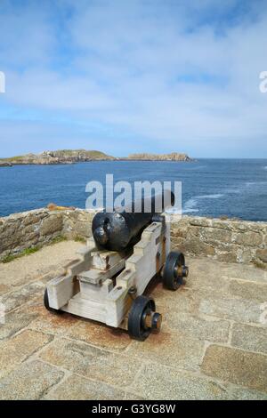 Kanone auf Cromwells Schloss, Insel Tresco, Isles of Scilly, Cornwall, UK, GB Stockfoto