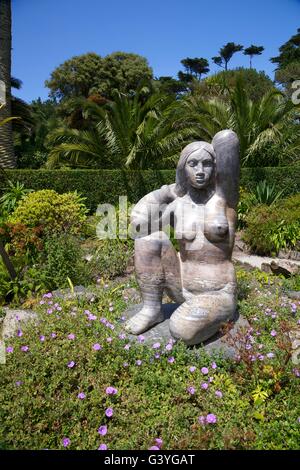 Gaia-Skulptur von David Wynne, Klostergarten, Insel Tresco, Isles of Scilly, Cornwall, UK, GB Stockfoto