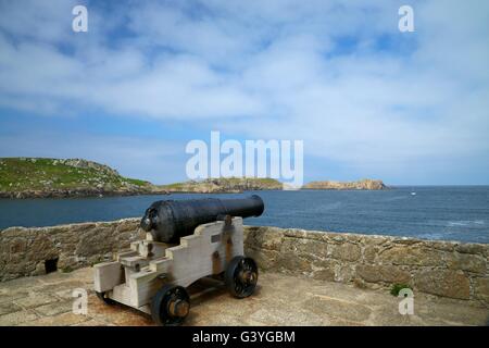 Kanone auf Cromwells Schloss, Insel Tresco, Isles of Scilly, Cornwall, UK, GB Stockfoto