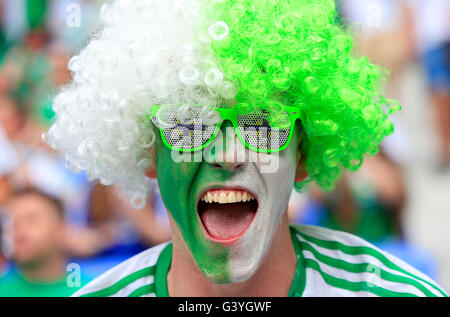 Nordirland-Fan auf der Tribüne vor der UEFA Euro 2016, Gruppe C Spiel im Parc Olympique Lyon, Lyon. Stockfoto