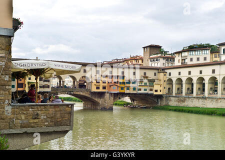 Die Brücke Ponte Vecchio in Florenz Italien Stockfoto