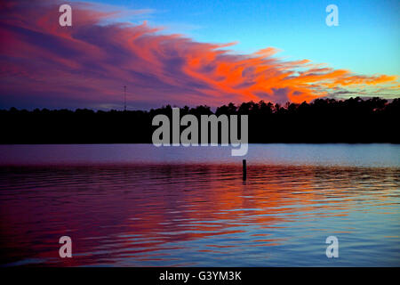 Sonnenuntergang, Lake Conroe, Texas. Stockfoto