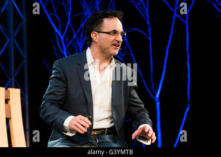 Professor Noel Fitzpatrick, Neuro-orthopädischen Tierarzt irischen Weltklasse-Spezialist. Fernseh-Persönlichkeit, anlässlich der Hay Festival Samstag, 28. Mai 2016 Stockfoto