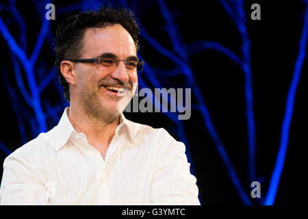 Professor Noel Fitzpatrick, Neuro-orthopädischen Tierarzt irischen Weltklasse-Spezialist. Fernseh-Persönlichkeit, anlässlich der Hay Festival Samstag, 28. Mai 2016 Stockfoto