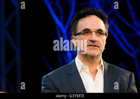 Professor Noel Fitzpatrick, Neuro-orthopädischen Tierarzt irischen Weltklasse-Spezialist. Fernseh-Persönlichkeit, anlässlich der Hay Festival Samstag, 28. Mai 2016 Stockfoto