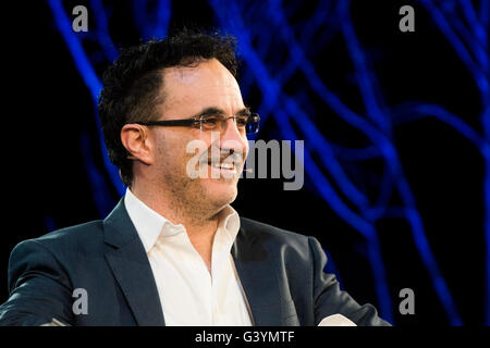 Professor Noel Fitzpatrick, Neuro-orthopädischen Tierarzt irischen Weltklasse-Spezialist. Fernseh-Persönlichkeit, anlässlich der Hay Festival Samstag, 28. Mai 2016 Stockfoto