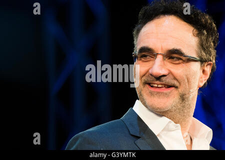 Professor Noel Fitzpatrick, Neuro-orthopädischen Tierarzt irischen Weltklasse-Spezialist. Fernseh-Persönlichkeit, anlässlich der Hay Festival Samstag, 28. Mai 2016 Stockfoto