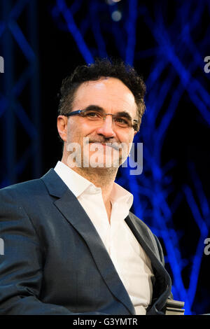 Professor Noel Fitzpatrick, Neuro-orthopädischen Tierarzt irischen Weltklasse-Spezialist. Fernseh-Persönlichkeit, anlässlich der Hay Festival Samstag, 28. Mai 2016 Stockfoto