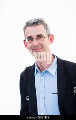 Edmund de Waal, britischer Künstler und Autor von The Hare mit Amber Augen, veröffentlicht im Jahr 2010, und der weiße Weg in 2015, um das Hay-Festival, Samstag, 28. Mai 2016 Stockfoto