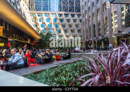 Open-Air - al-Fresco - Restaurants und Bars in der Stadt von Melbourne, Australien Stockfoto