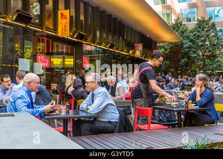 Open-Air - al-Fresco - Restaurants und Bars in der Stadt von Melbourne, Australien Stockfoto