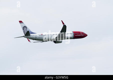 Norwegische Boeing 737-800 Flugzeuge kurz nach dem Start Stockfoto