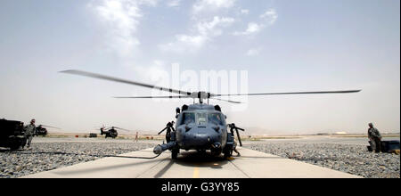Vorderansicht eines HH-60 Pave Hawk-Hubschrauber. Stockfoto