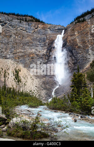 Majestic gespeisten Wasserfälle im Yoho Nationalpark, Britisch-Kolumbien, ist einer der höchsten Wasserfälle in Kanada. Stockfoto