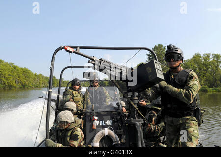 Studenten auf Patrouille Boot vom Patrol Craft Officer Course in die Naval Small Craft Anleitung und technische Lehranstalt. Stockfoto