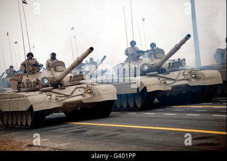 Syrische Panzer teilnehmen an der kuwaitischen Nationalfeiertag. Stockfoto