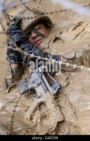 Ein US-Marine beteiligt sich an der Ausdauer-Kurs am Camp Gonsalves, Japan. Stockfoto