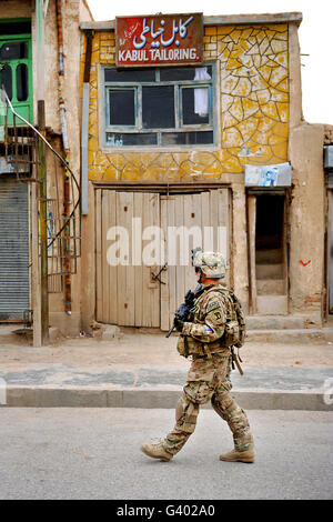 US Air Force Senior Airman Patrouillen Qalat Stadt, Afghanistan. Stockfoto