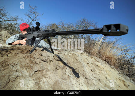 Airman Sehenswürdigkeiten ein Kaliber.50 Scharfschützengewehr. Stockfoto