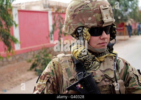 US Marine Operations Specialist bietet Sicherheit in Afghanistan. Stockfoto