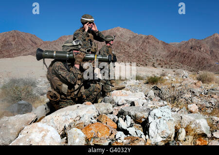 US-Marines bieten unterstützende Feuer mit dem AT-4-Raketenwerfer. Stockfoto