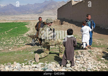 US Army Soldat bietet Sicherheit in Parwan Provinz, Afghanistan. Stockfoto