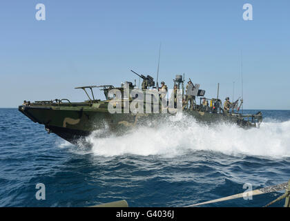 Ein Fließgewässer Befehl Boot Transite Freiwasser. Stockfoto