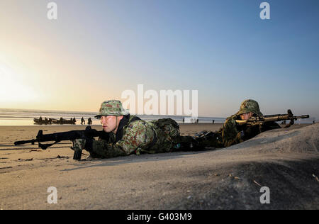 Japan-Ground Self-Defense Force Soldaten sorgen für Sicherheit. Stockfoto