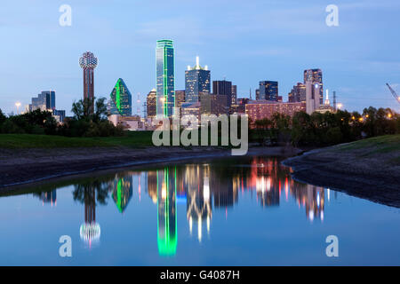 Dallas Downtown Skyline bei Nacht Stockfoto