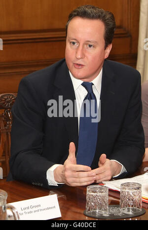 Premierminister David Cameron führt den Vorsitz bei einem Treffen der Wirtschaftsbotschafter in der Downing Street 10 in London. Stockfoto