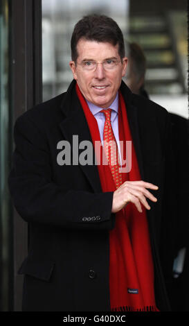 Bob Diamond, Chief Executive von Barclays, verlässt das Portcullis House in Westminster, London, nachdem er vor dem Treasury Select Committee erschienen war. Stockfoto