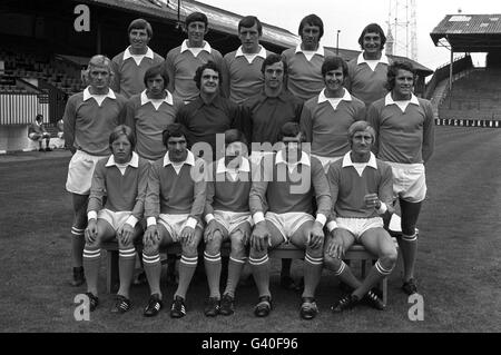 Blackpool-Team-Gruppe. (Hintere Reihe, l-r) Dave Hatton, Glyn James, Bill Bentley, Alan Suddick und Dennis Booth. (Mittlere Reihe, l-r) Peter Suddavy, Dennis wann, John Burridge, Neil Ramsbottom, Terry Alcock und Paul Fuschillo. (Erste Reihe, l-r) Alan Ainscow, Micky Burns, Tony Green, John Craven und Tommy Hutchison Stockfoto