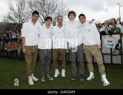 The Wanted (von links nach rechts) Siva Kaneswaran, Nathan Sykes, Max George, Jay McGuiness und Tom Parker während einer Fotoaktion vor ihrem kostenlosen Gig, um zu feiern, dass sie die Gesichter von Make Mine Milk Campaign werden, im Potters Field Park, London. Stockfoto