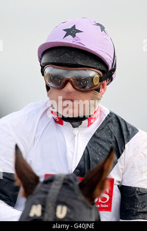 Pferderennen - Blue Square Winter Carnival - Southwell Racecourse. Jimmy Quinn, Jockey. Stockfoto