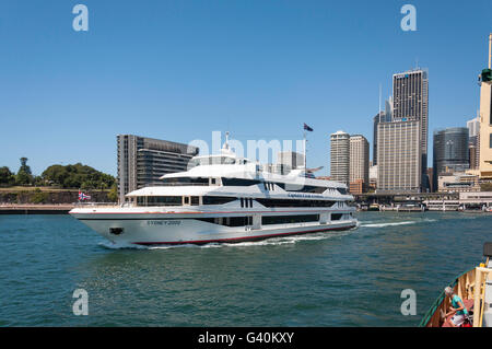 Captain Cook Cruise Boot verlassen, Circular Quay, Sydney, New South Wales, Australien Stockfoto