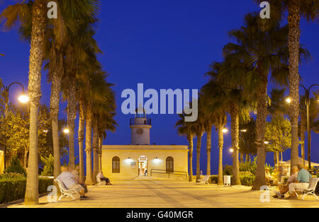 El Puerto Leuchtturm in der Nacht, Roquetas de Mar, Costa de Almeria, Andalusien, Spanien, Europa Stockfoto