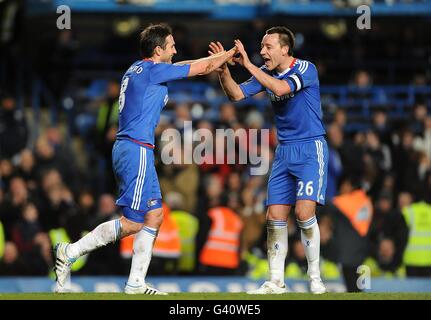 Chelsea's Frank Lampard (links) feiert mit Teamkollege John Terry (rechts) Nach dem siebten Tor Stockfoto