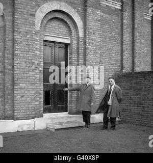 Die Tür der Dulwich College Picture Gallery, wo acht Gemälde bei einem Überfall gestohlen wurden. Stockfoto