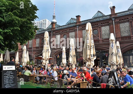 Hackescher Markt Scheunenviertel Freiluft-Café bar Pub Restaurant Menschen Berlin Deutschland Stockfoto