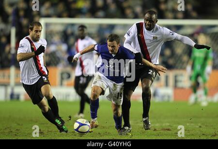 Fußball - FA Cup - Dritte Runde - Leicester City / Manchester City - Walkers Stadium. Richie Wellens (Mitte) von Leicester City kämpft mit Patrick Vieira (rechts) und Pablo Zabaleta (links) um den Ball Stockfoto