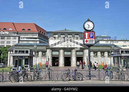 Eingang zum Wittenbergplatz U-Bahnhof, u-Bahnstation Berlin nahe Kurfürstendamm-Deutschland Stockfoto