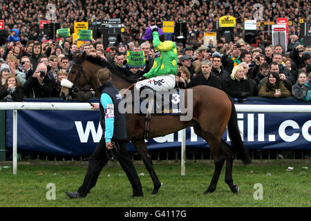 Kauto Star in der Parade von dem Jockey Tony McCoy geritten Klingeln Sie vor dem William Hill King George VI Kirchturm Jagen Stockfoto