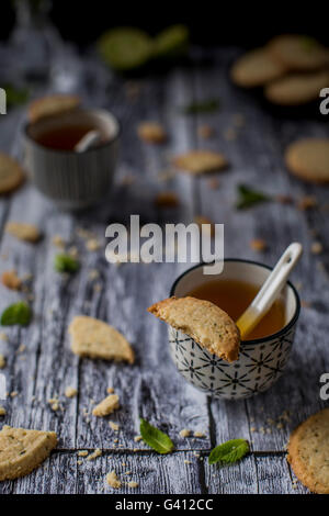 Duefte Gluten freie Butterplätzchen mit eine schöne sandige Schmelze-in-Ihren-Mund-Textur und einem Hauch von Hafermehl, gewürzt mit Kalk ze Stockfoto