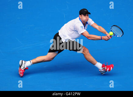 Der Amerikaner Andy Roddick im Einsatz gegen den Russen Igor Kunitsyn am dritten Tag der Australian Open 2011 im Melbourne Park in Melbourne, Australien. Stockfoto