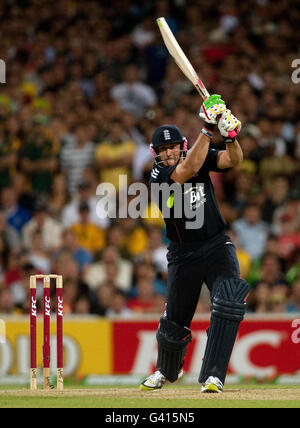 Cricket - First International Twenty20 - Australien - England - Adelaide Oval. Der englische Tim Bresnan schlägt beim ersten Spiel der International Twenty20 im Adelaide Oval in Adelaide. Stockfoto