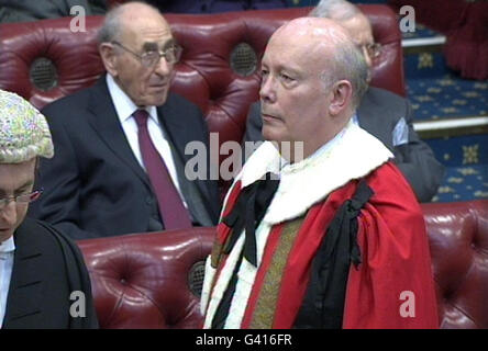 Julian Fellowes nimmt Platz im House of Lords Stockfoto