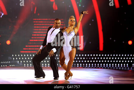 Colin Jackson und Tanzpartner Ola Jordan treten während der Strictly Come Dancing the Live Tour Generalprobe in der Capital FM Arena in Nottingham auf. DRÜCKEN SIE VERBANDSFOTO. Bilddatum: Donnerstag, 13. Januar 2011. Das Foto sollte lauten: Rowan Miles/PA Wire Stockfoto