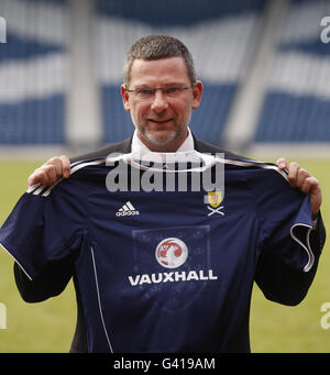 Craig Levein, Trainer der schottischen Nationalmannschaft, bei einer Fotoansage, um Vauxhall Motors als neuen Nationalteamsponsor im Hampden Park, Glasgow, bekannt zu geben Stockfoto