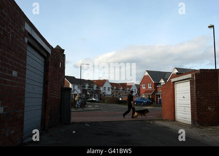 Ein allgemeiner Blick auf den Standort des ehemaligen Heimhauses des Sunderland Football Club, Roker Park. Vom Verein von 1898 bis 1997 verwendet, als der Verein in das aktuelle Stadion des Lichts umzog. Das Gebiet ist jetzt eine Wohnanlage Stockfoto